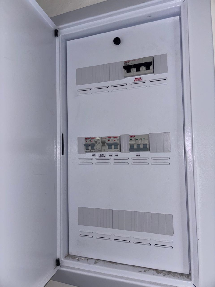 To Let commercial Property for Rent in Peerless Park West Western Cape